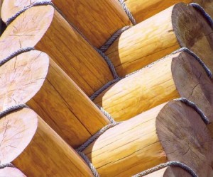 Причины появления щелей в деревянных домах