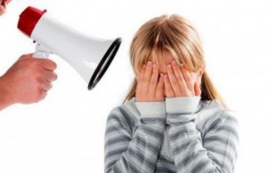 Психологи не рекомендуют кричать на детей