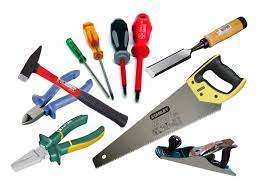 Какие инструменты и материалы используют рабочие для ремонта квартиры